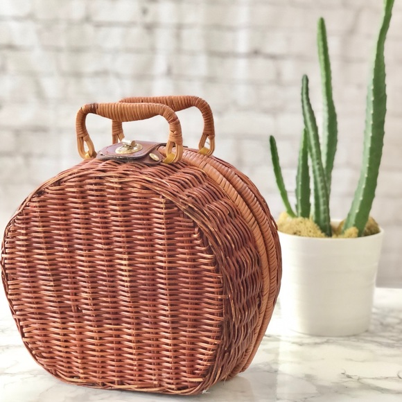 Vintage Handbags - Vintage Basket Purse